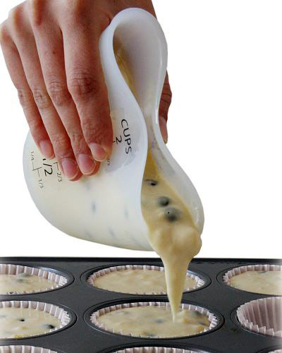 Flexible measuring cups! Turns them into kind of a funnel for easy pouring. #kitchengadget